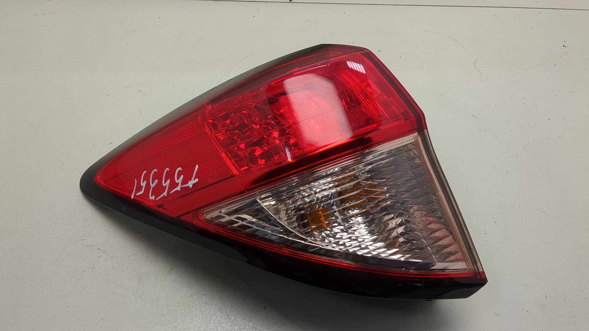 Фонарь задний левый