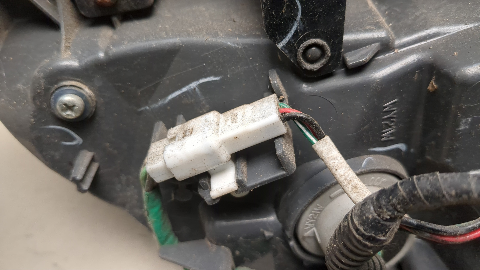 Фонарь задний левый