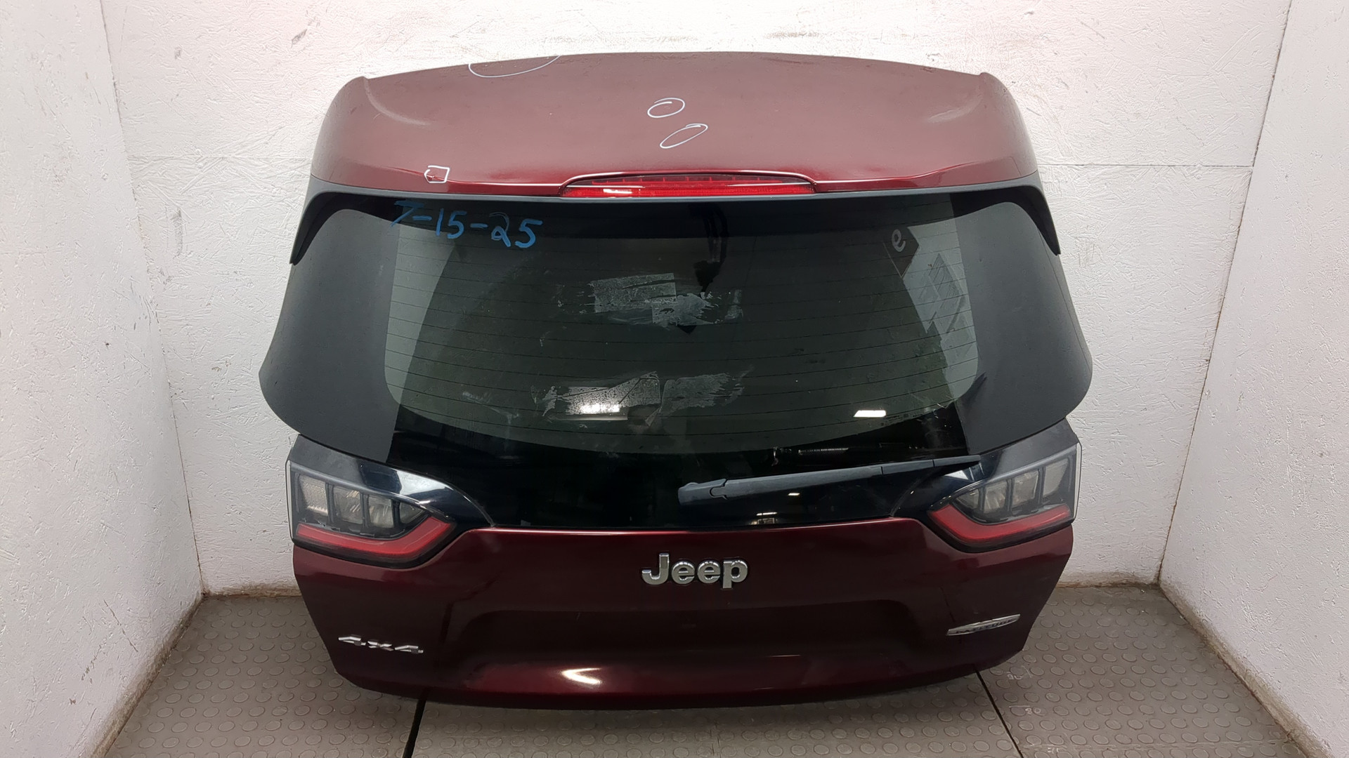 Дверь багажника