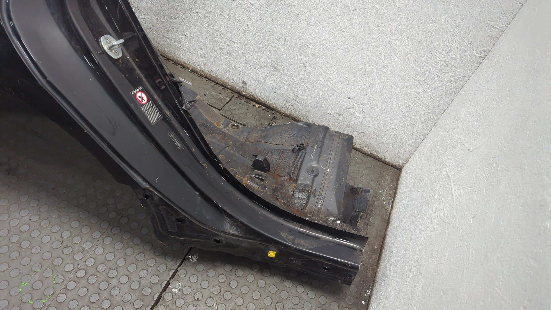 Кузовной элемент