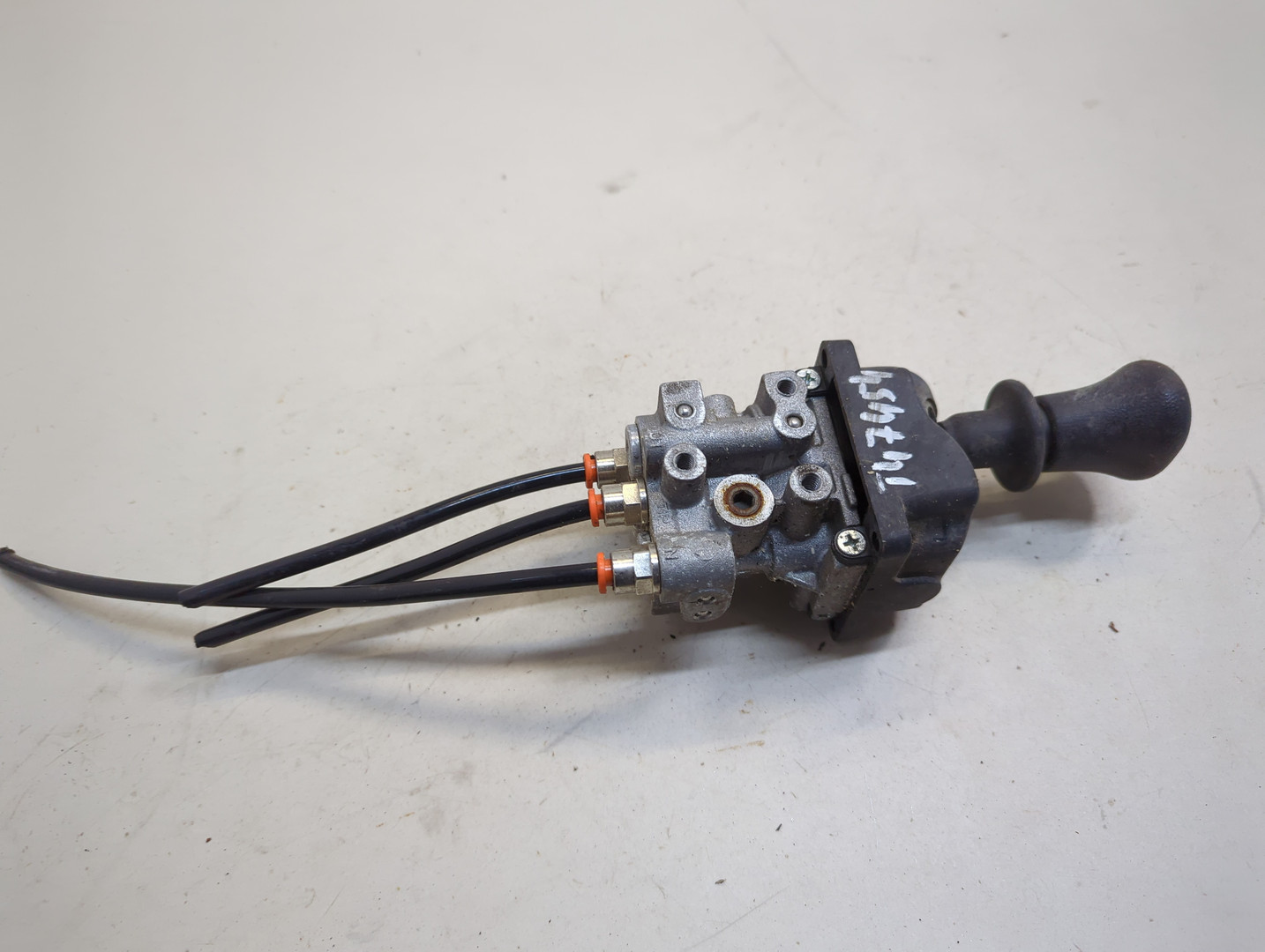 Кран ручного тормоза