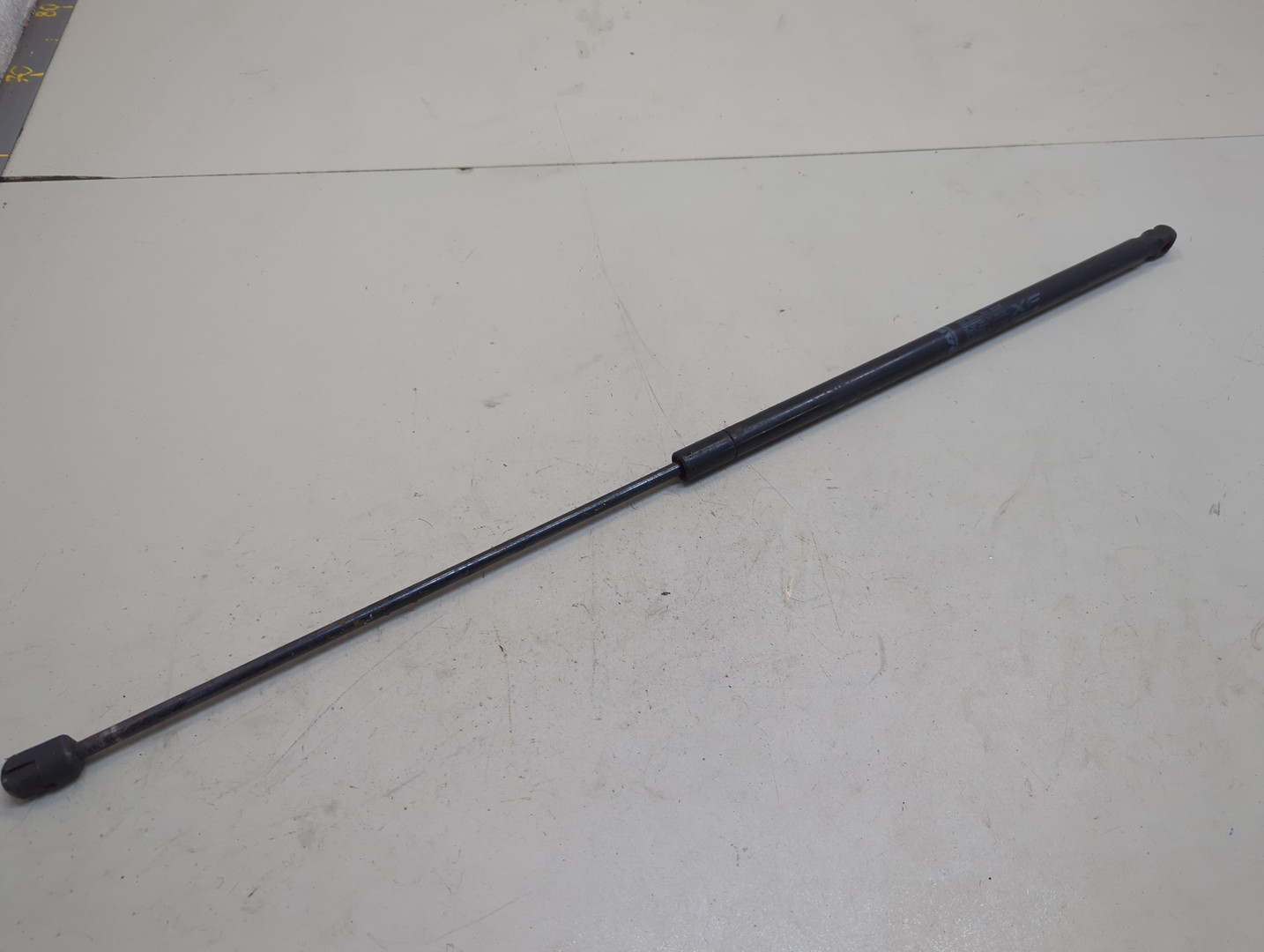 Амортизатор капота