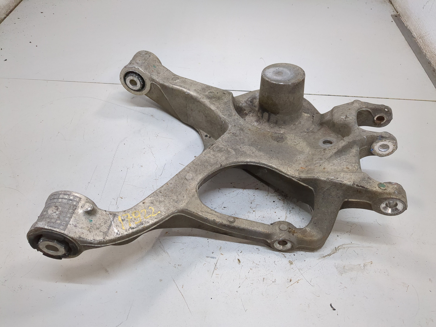 Рычаг задний левый