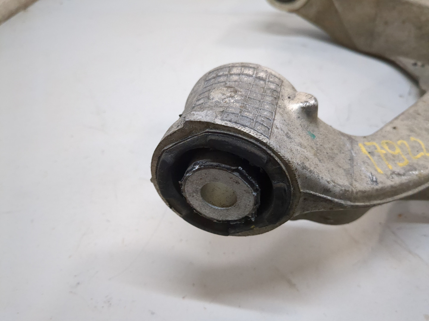 Рычаг задний левый