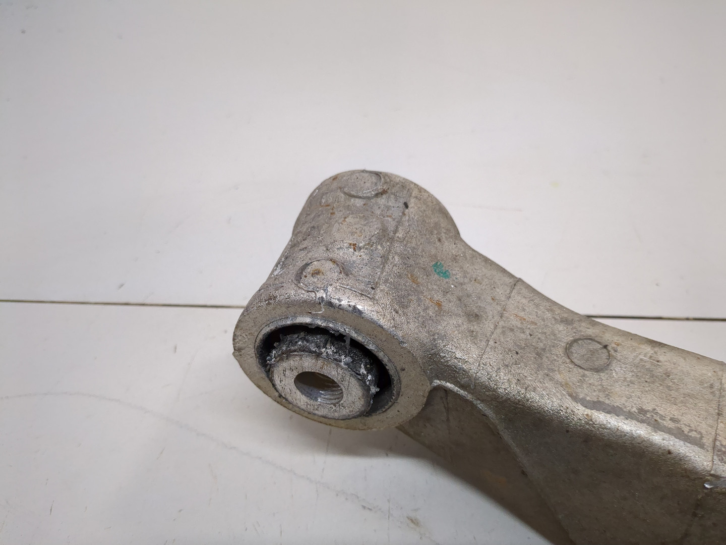 Рычаг задний левый