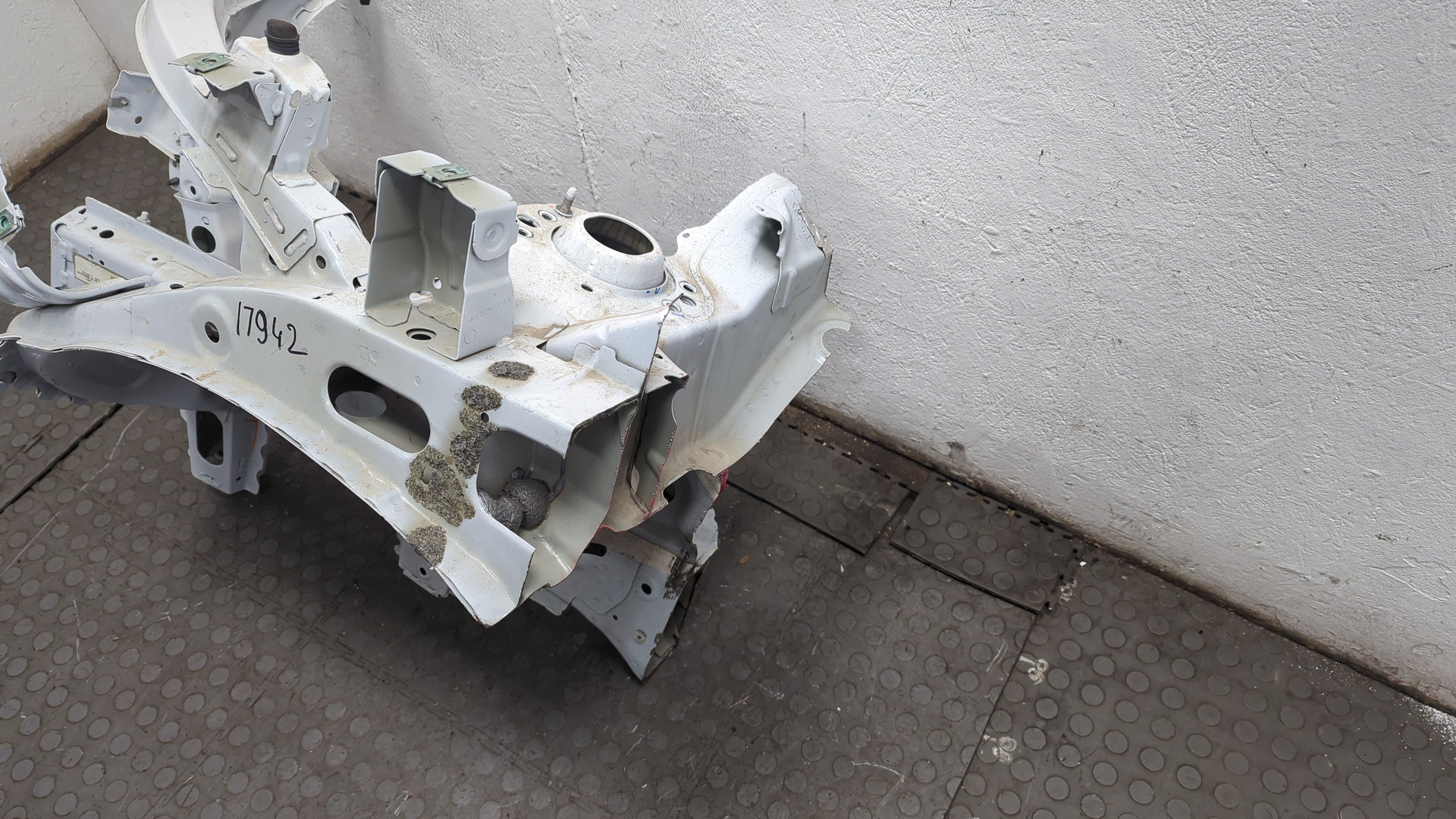 Лонжерон передний левый