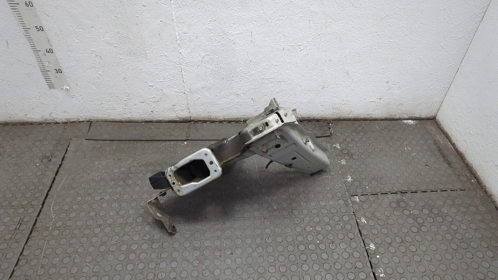 Лонжерон передний левый