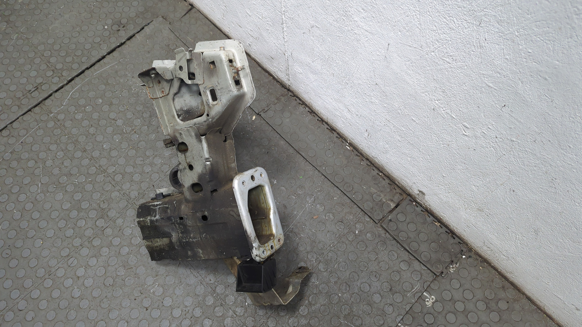 Лонжерон передний левый