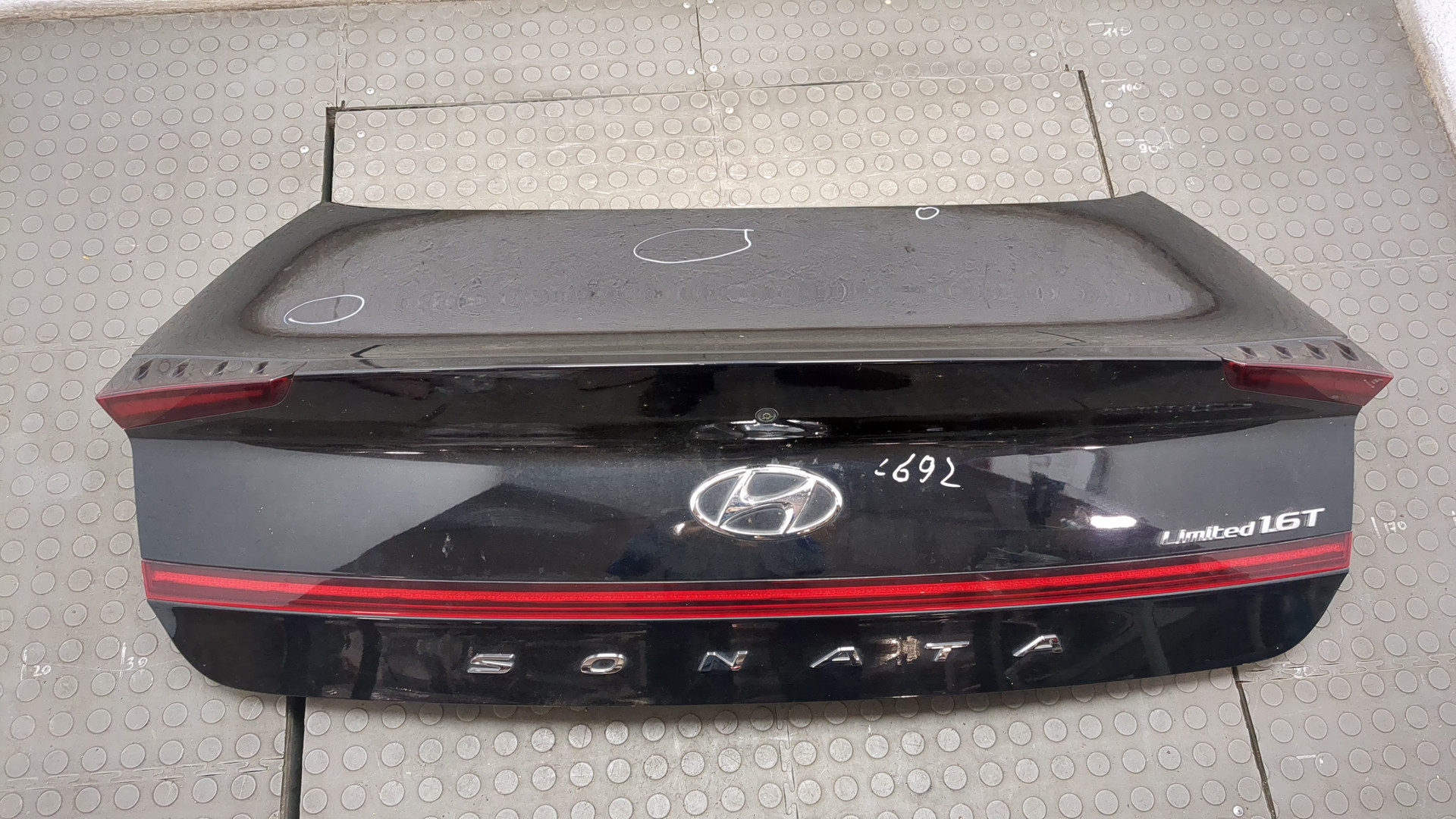 Дверь багажника