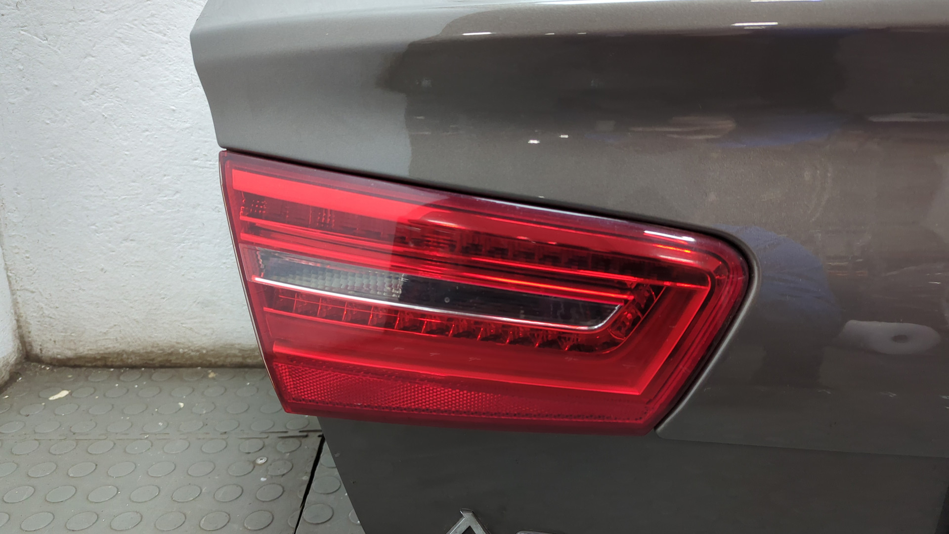 Дверь багажника