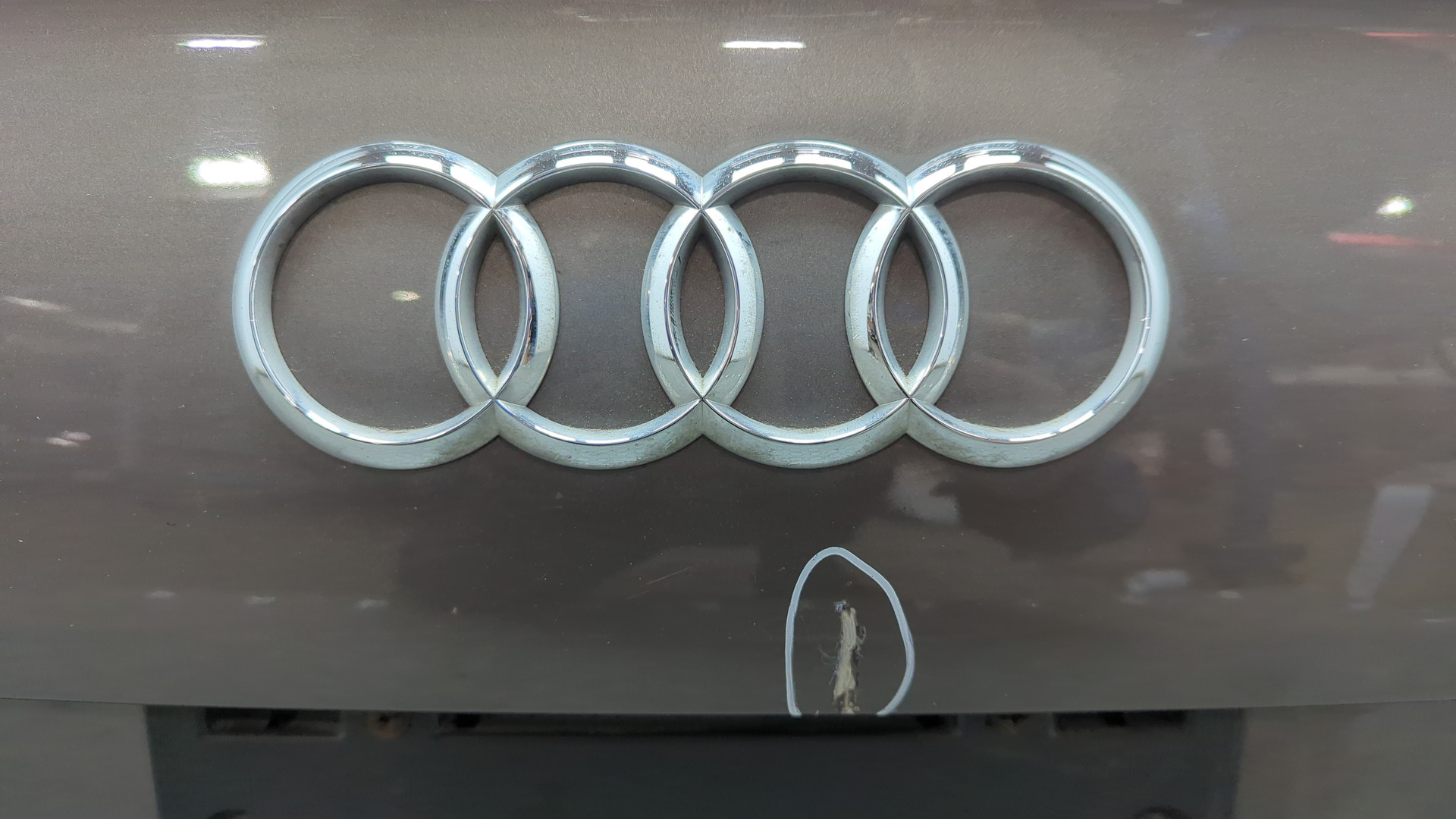 Дверь багажника