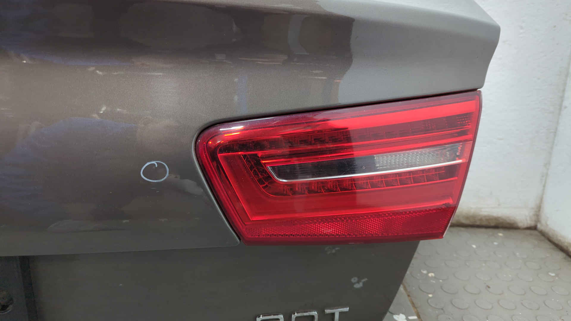 Дверь багажника