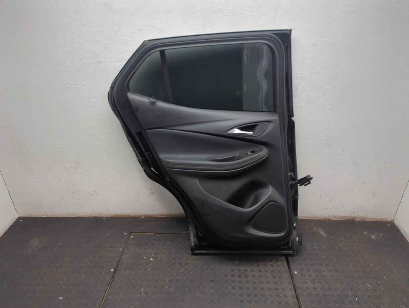 Дверь задняя левая