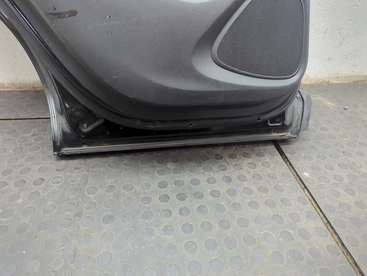 Дверь задняя левая