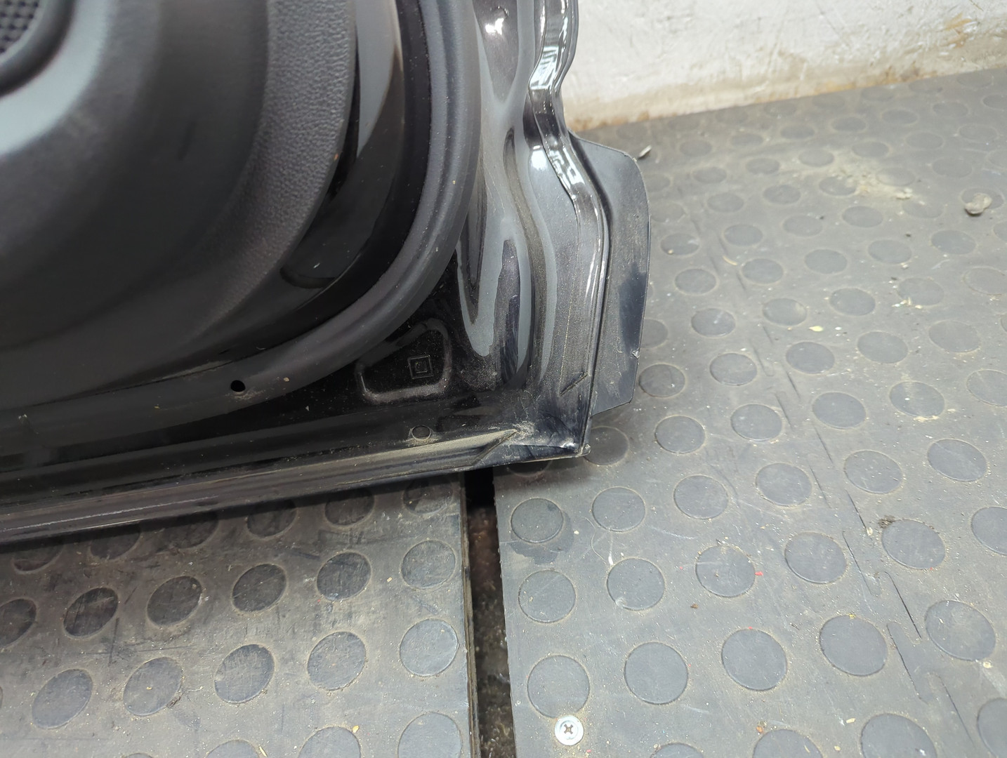 Дверь задняя левая