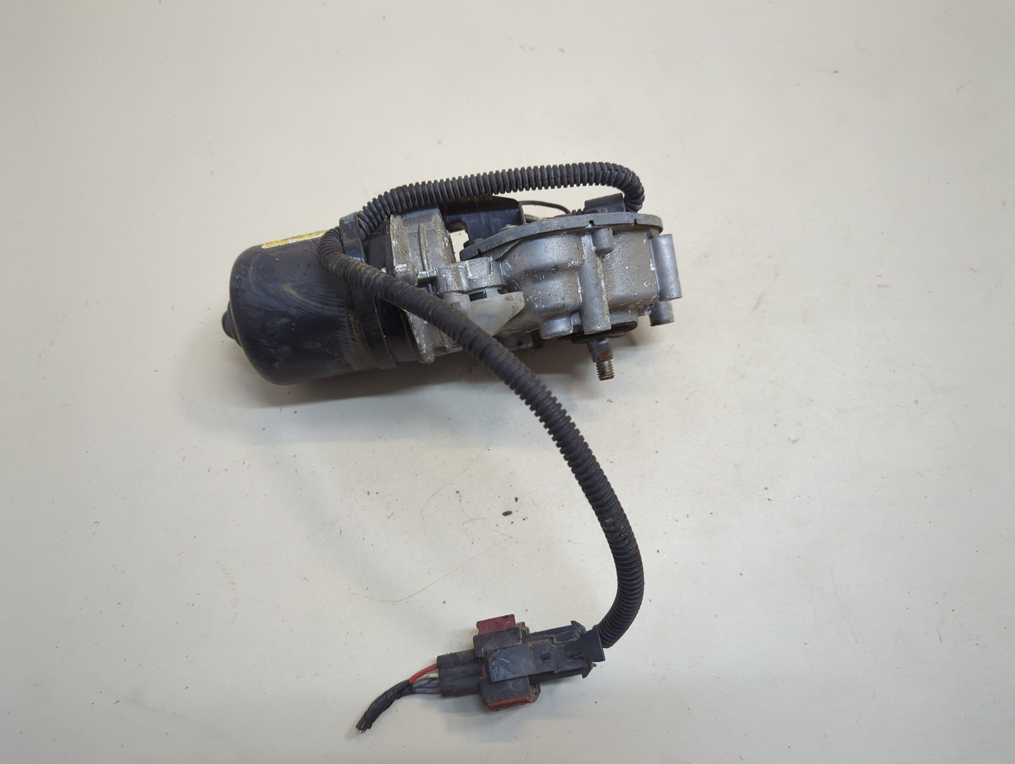 Моторчик стеклоочистителя передний