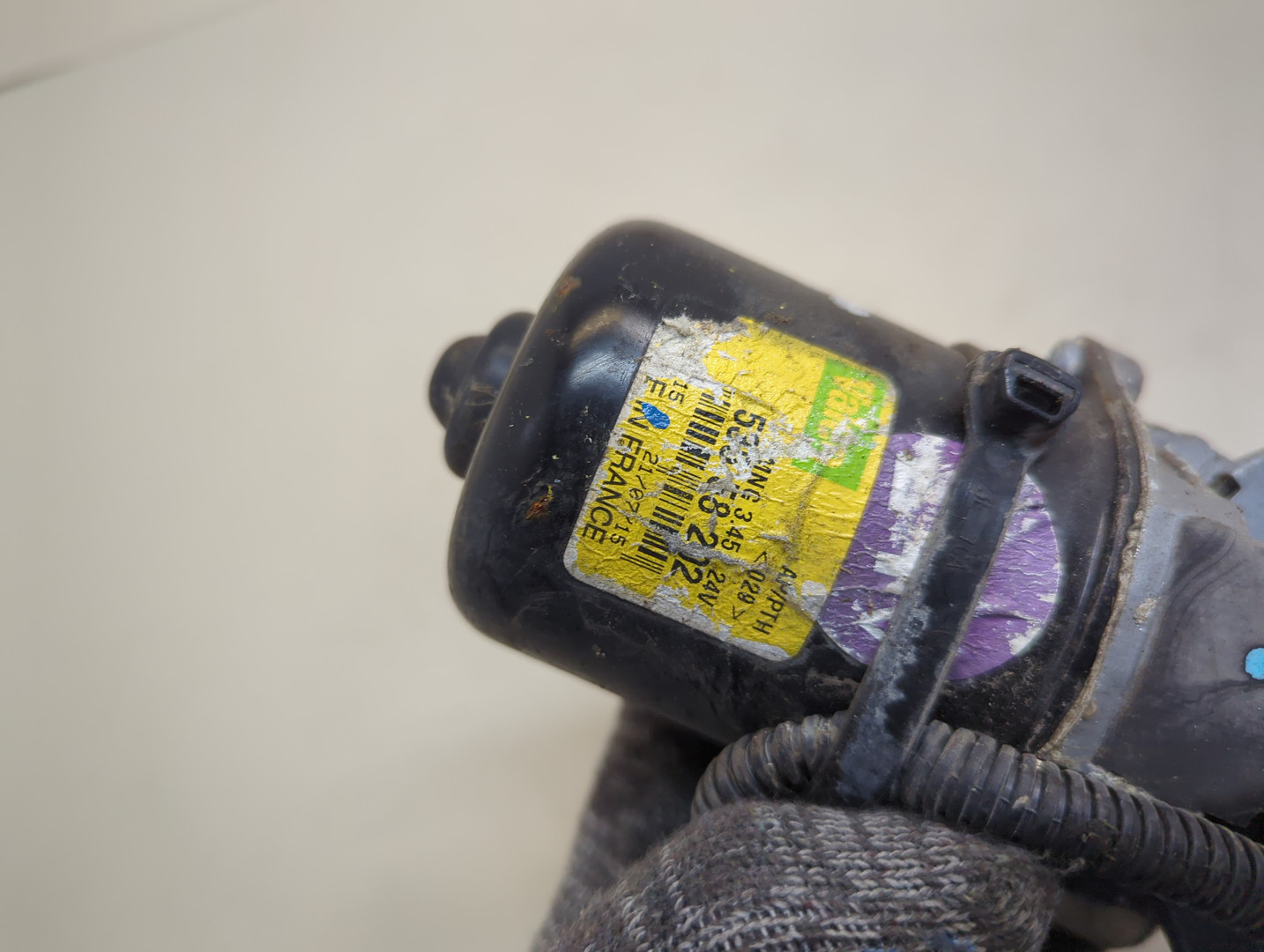 Моторчик стеклоочистителя передний