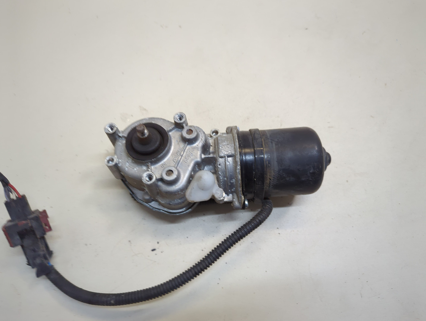 Моторчик стеклоочистителя передний