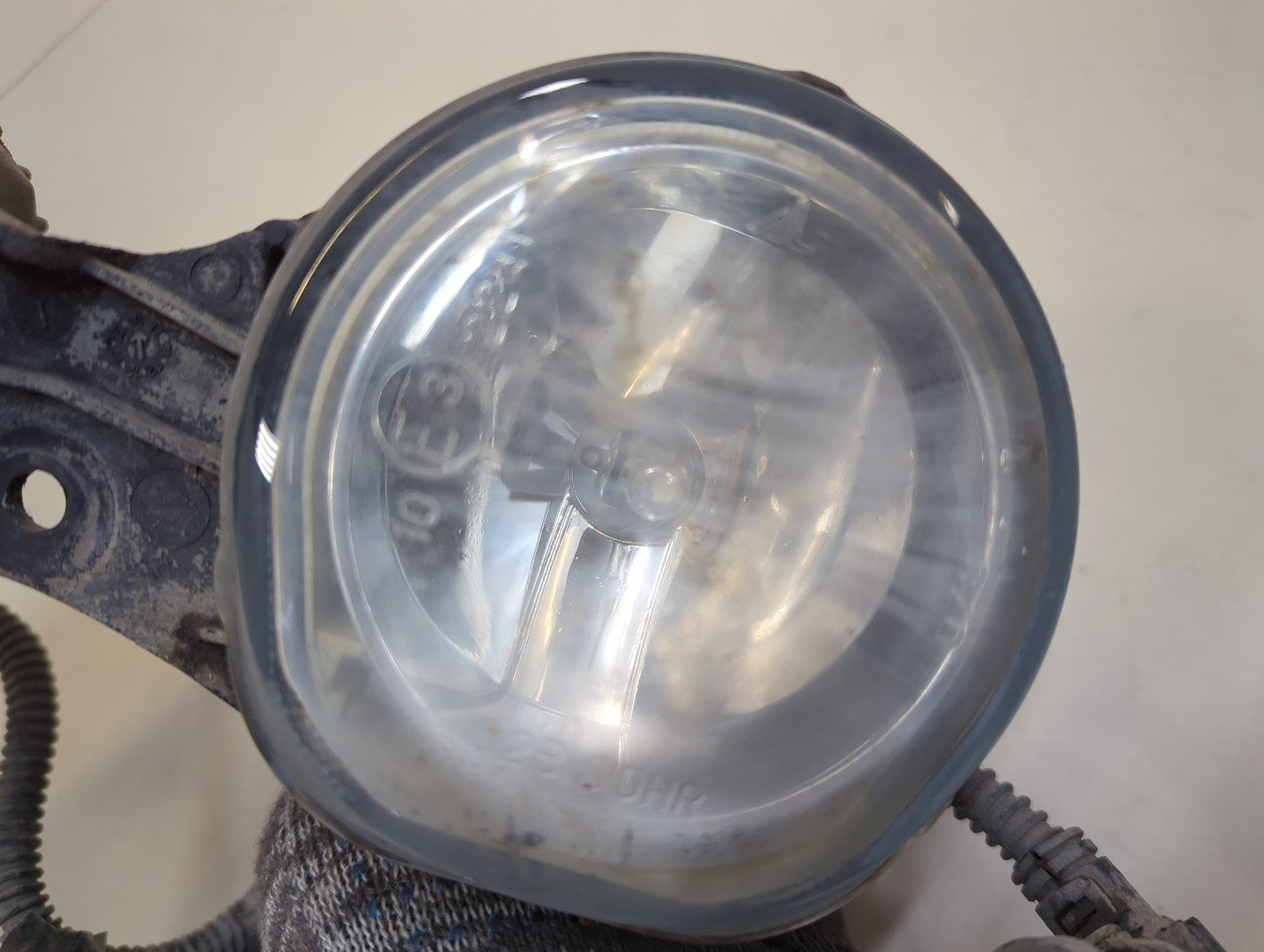 Фара противотуманная левая