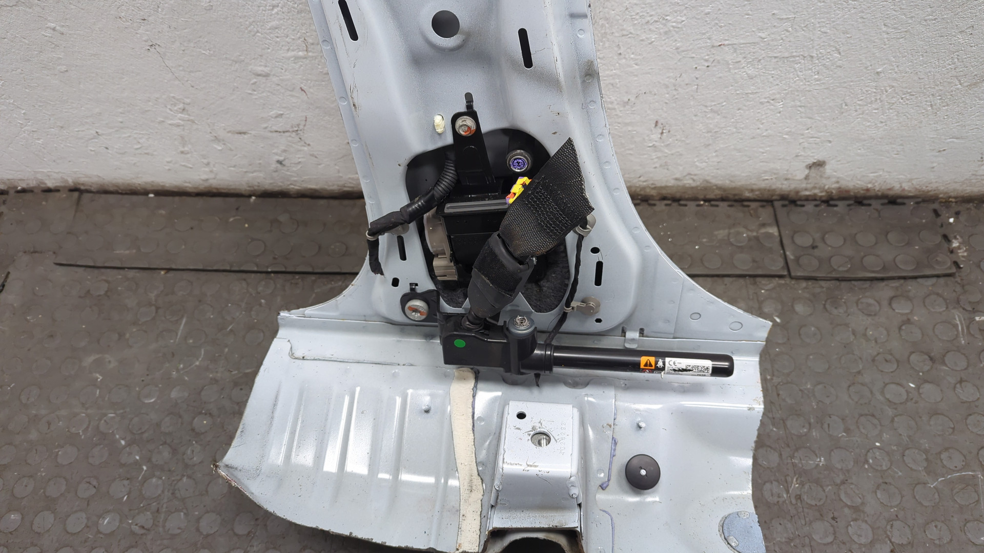 Кузовной элемент