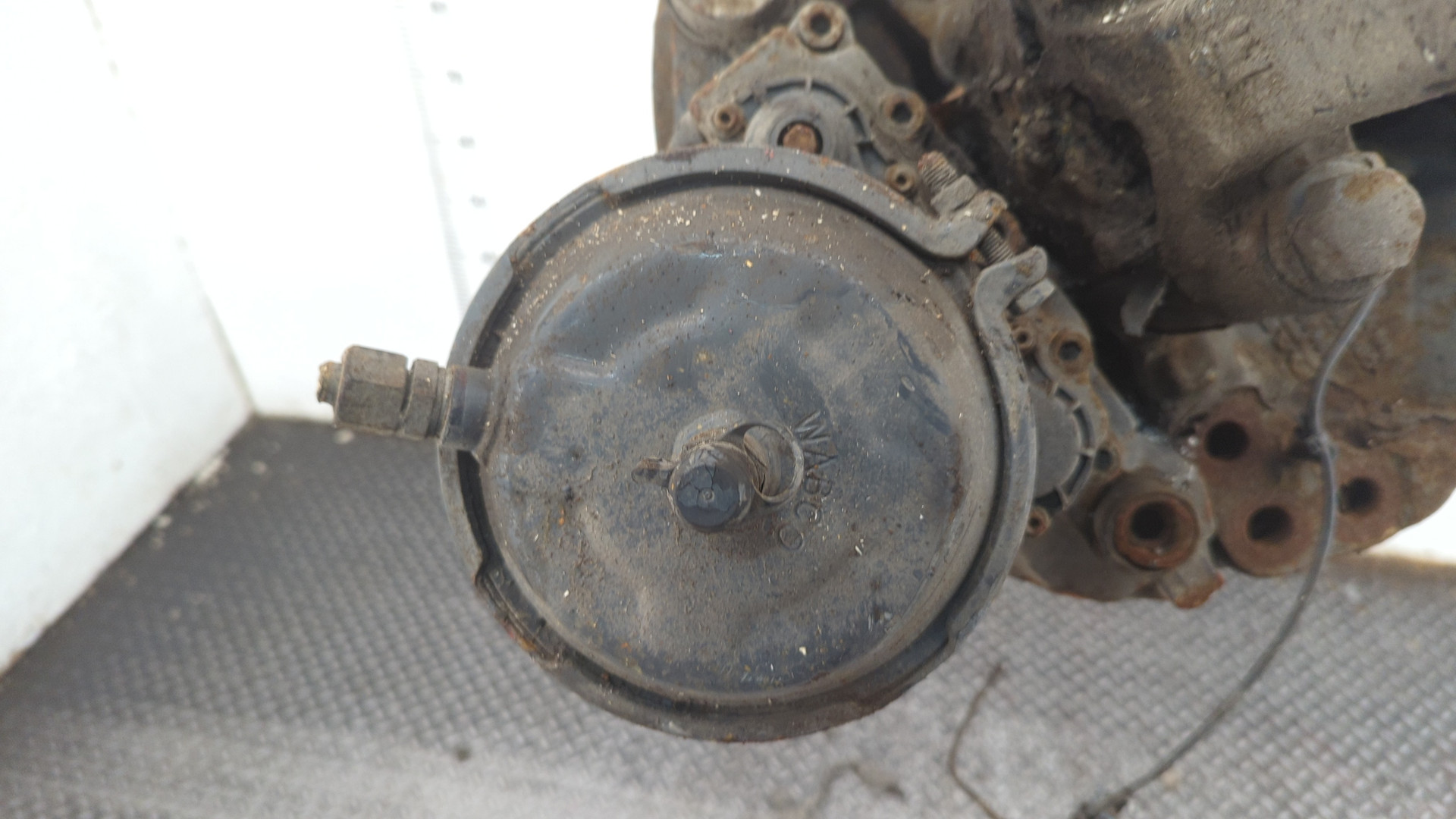 Кулак поворотный передний правый