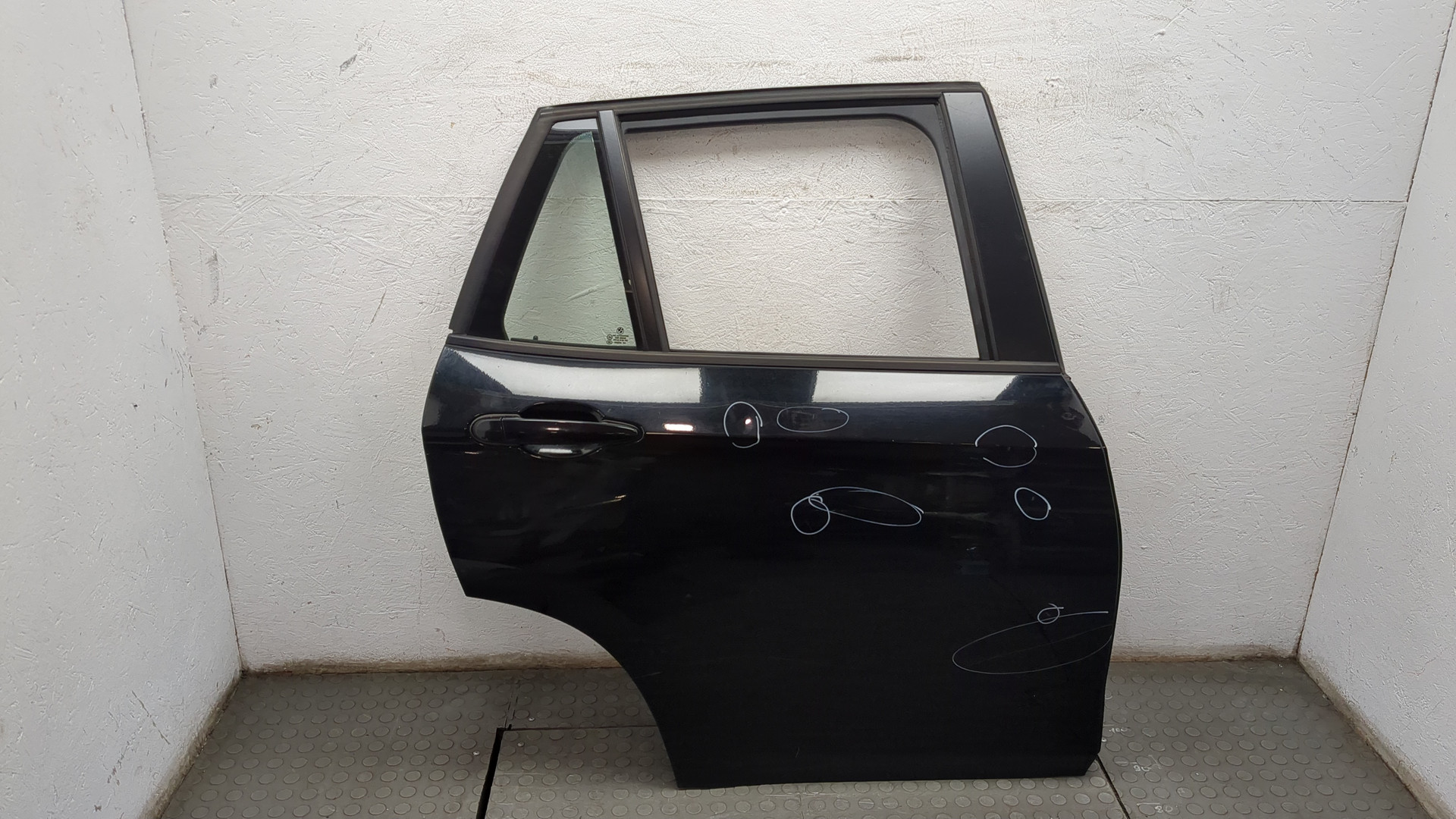 Дверь задняя правая