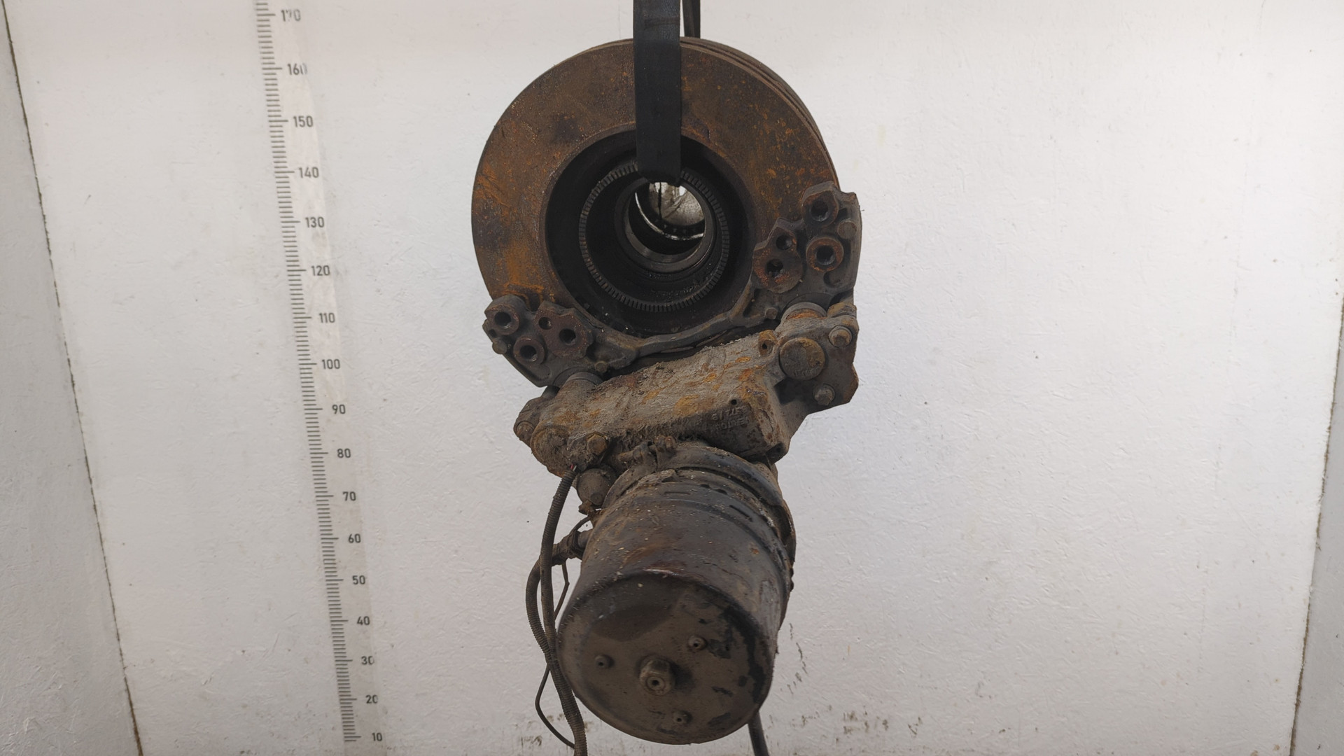 Кулак поворотный задний правый