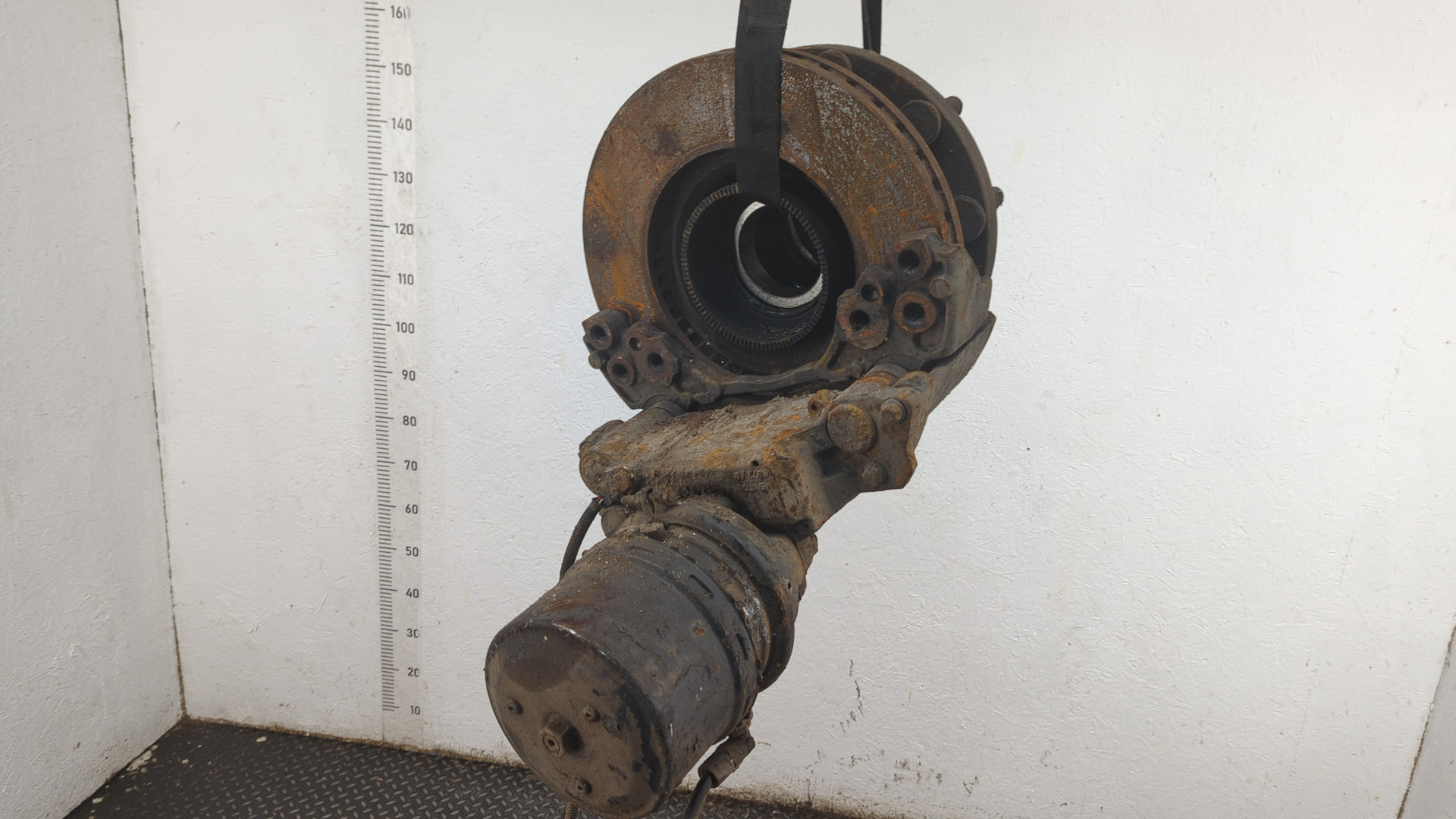 Кулак поворотный задний правый