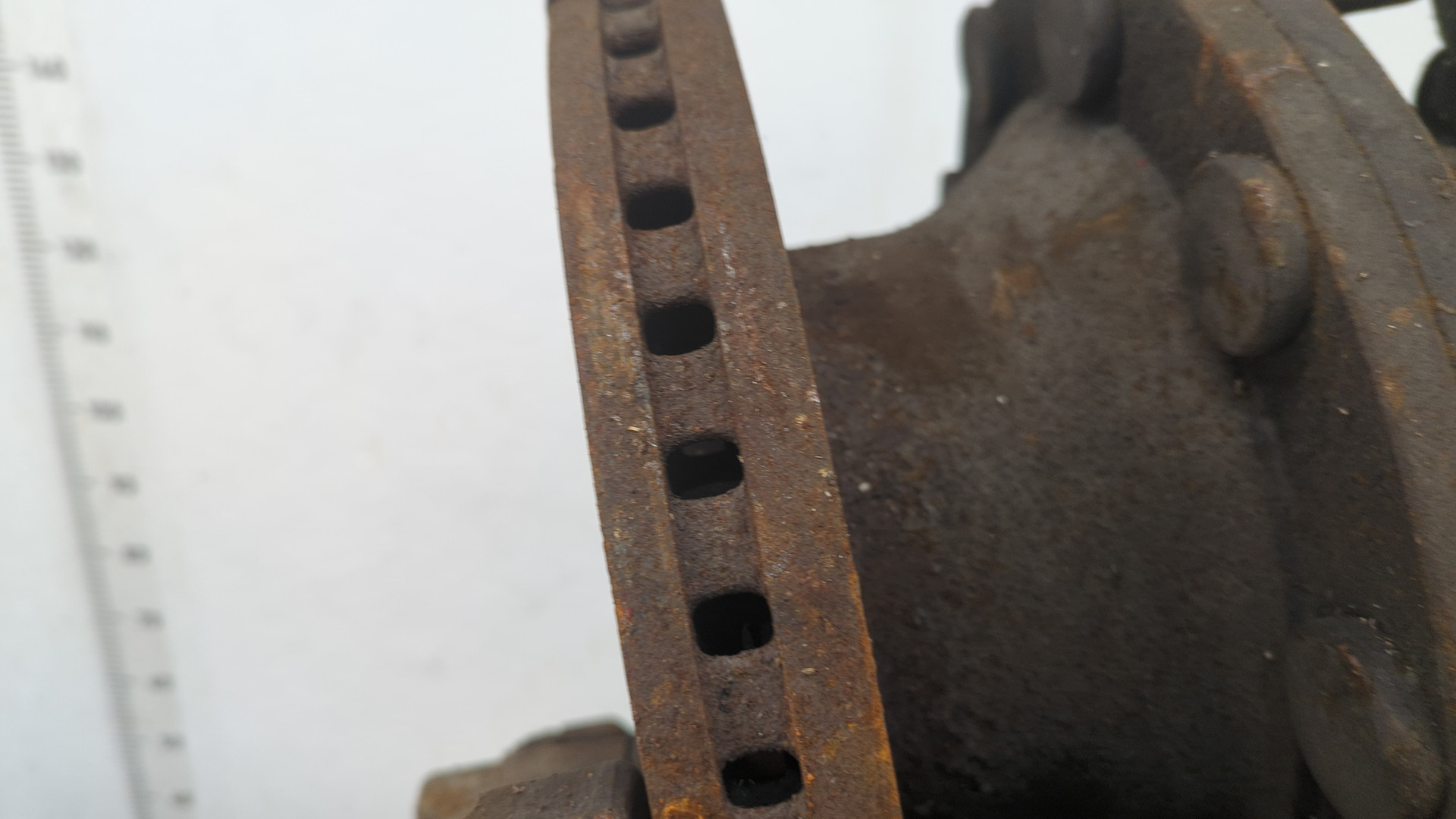 Кулак поворотный задний правый