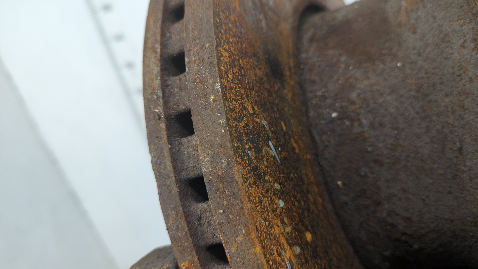 Кулак поворотный задний правый