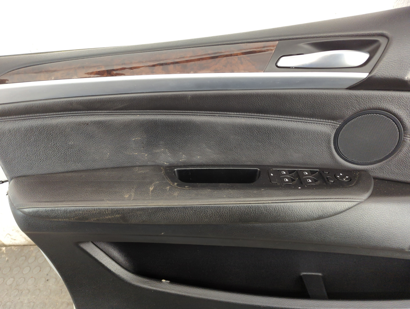 Дверь передняя левая