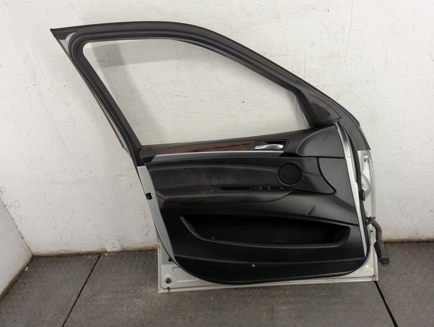 Дверь передняя левая