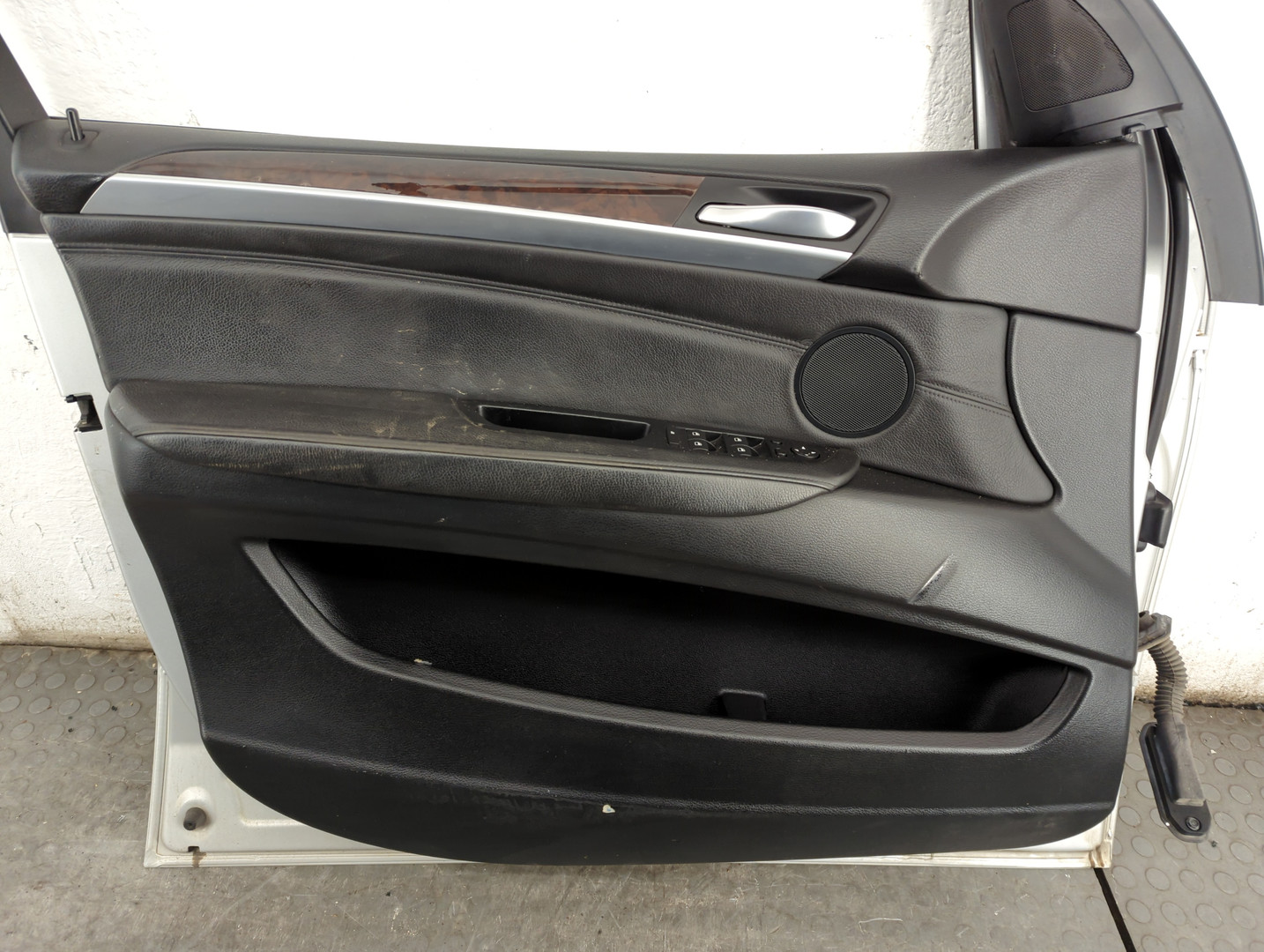 Дверь передняя левая