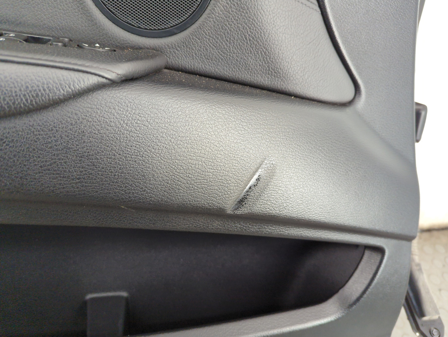 Дверь передняя левая