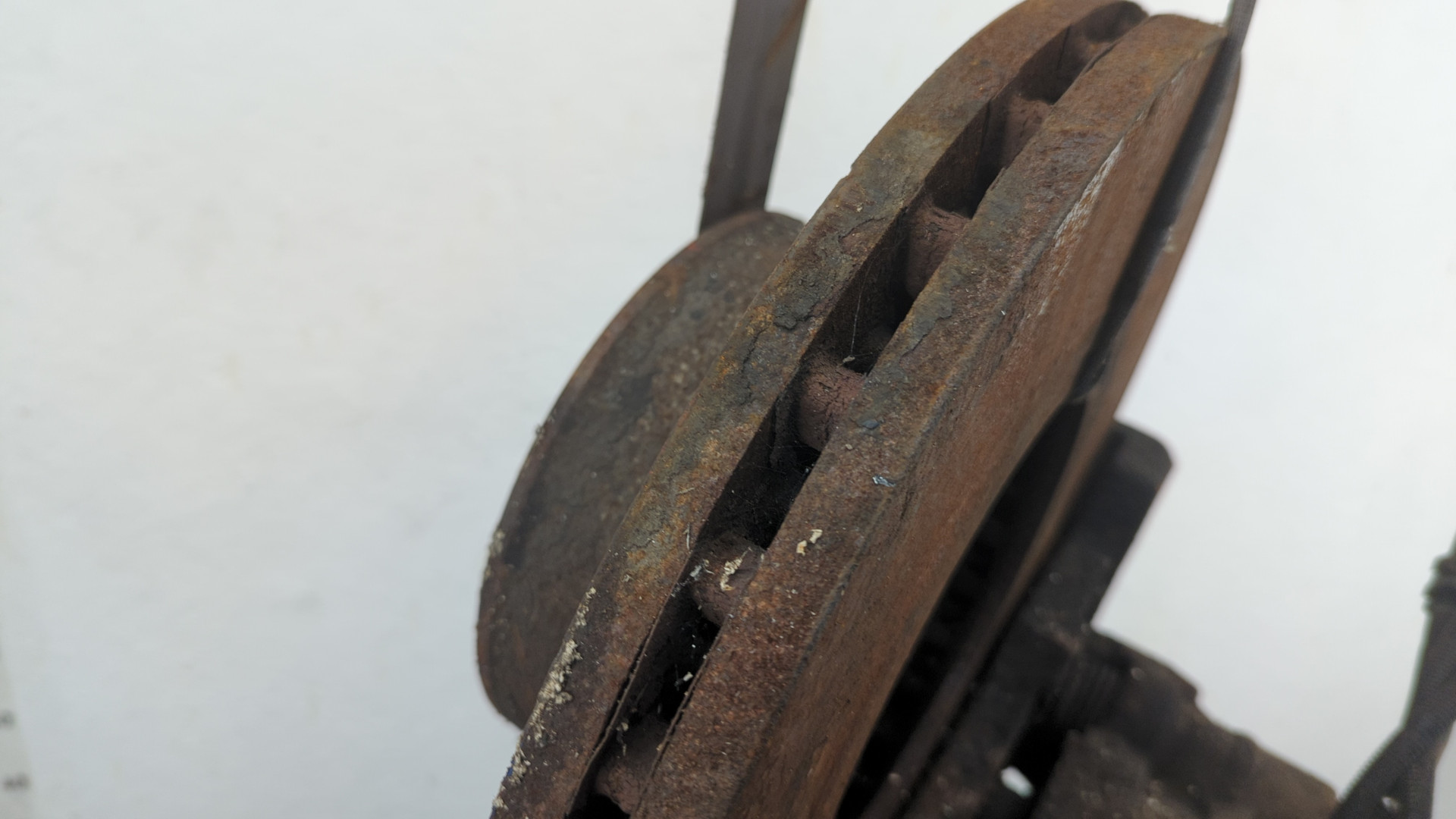 Суппорт передний правый