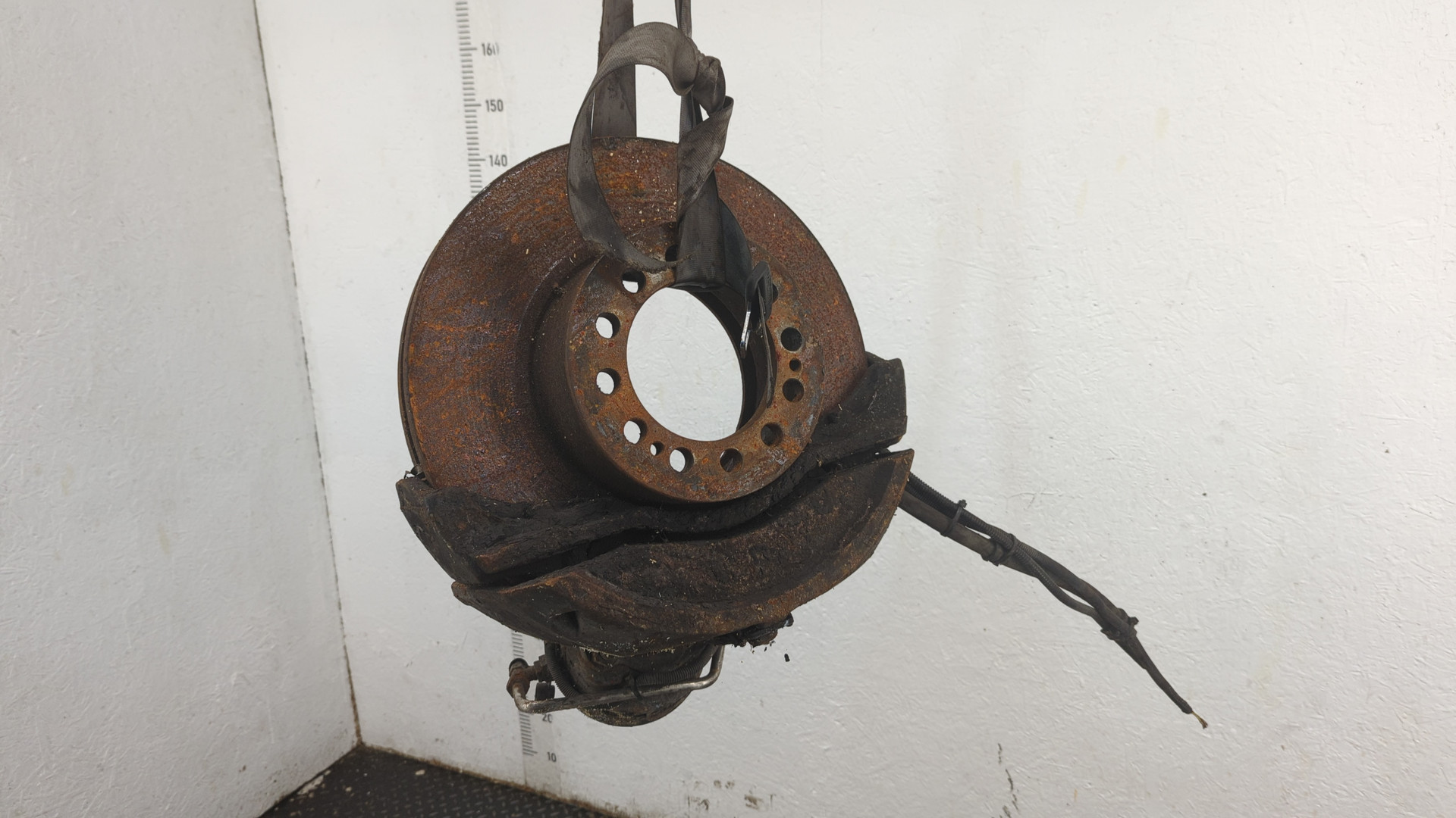 Суппорт передний левый