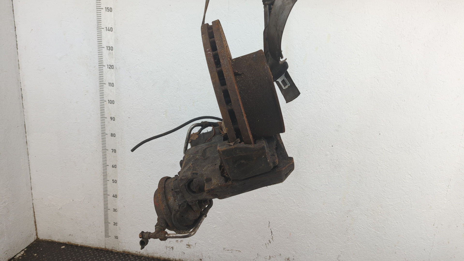 Суппорт передний левый