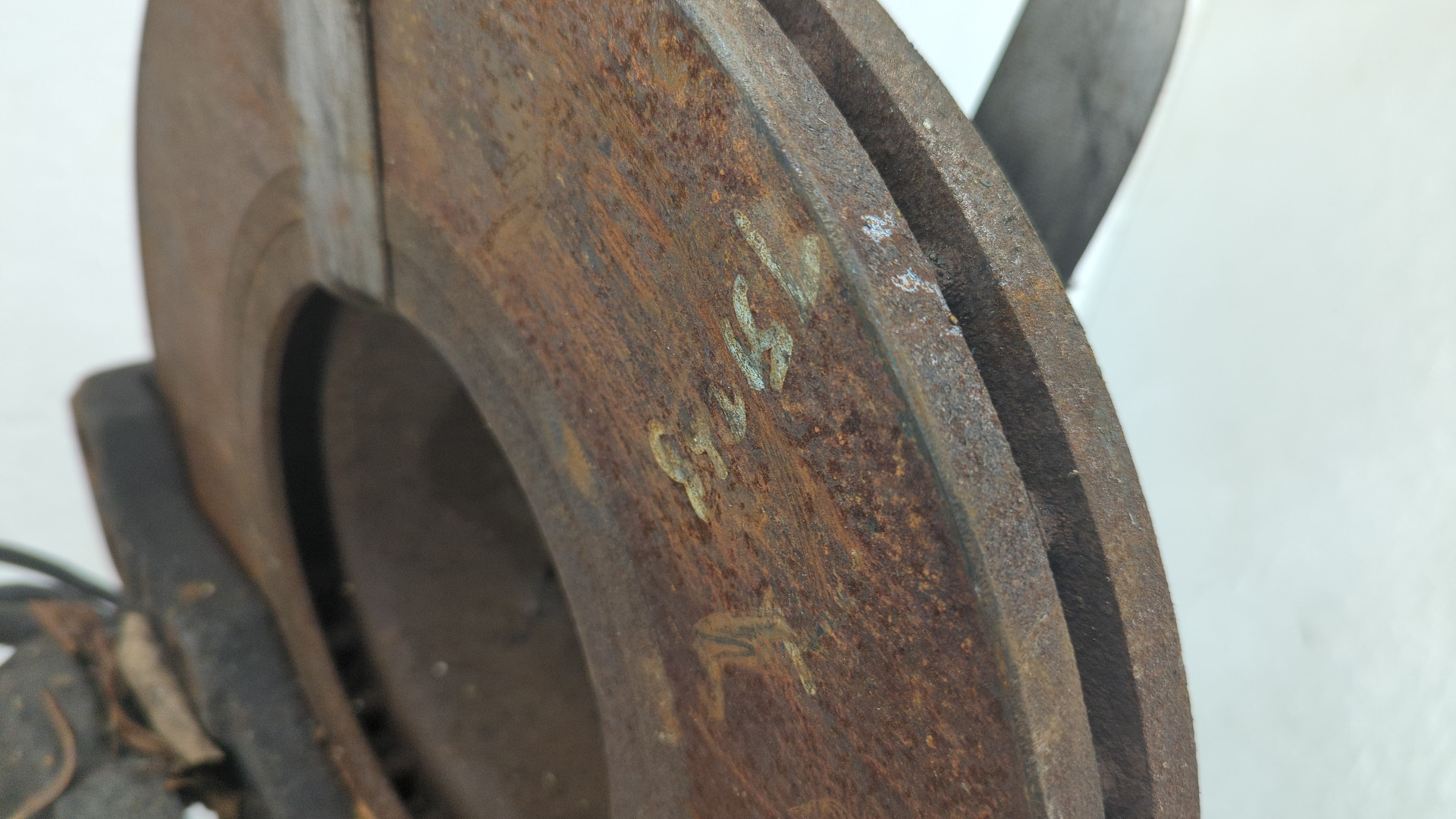 Суппорт передний левый