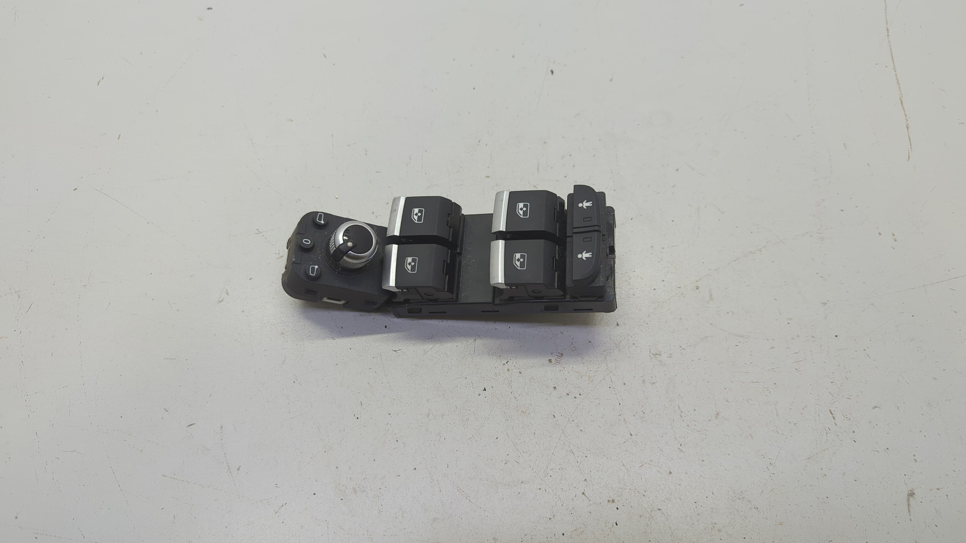 Кнопка стеклоподъемника