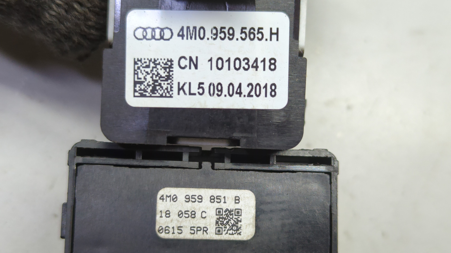 Кнопка стеклоподъемника