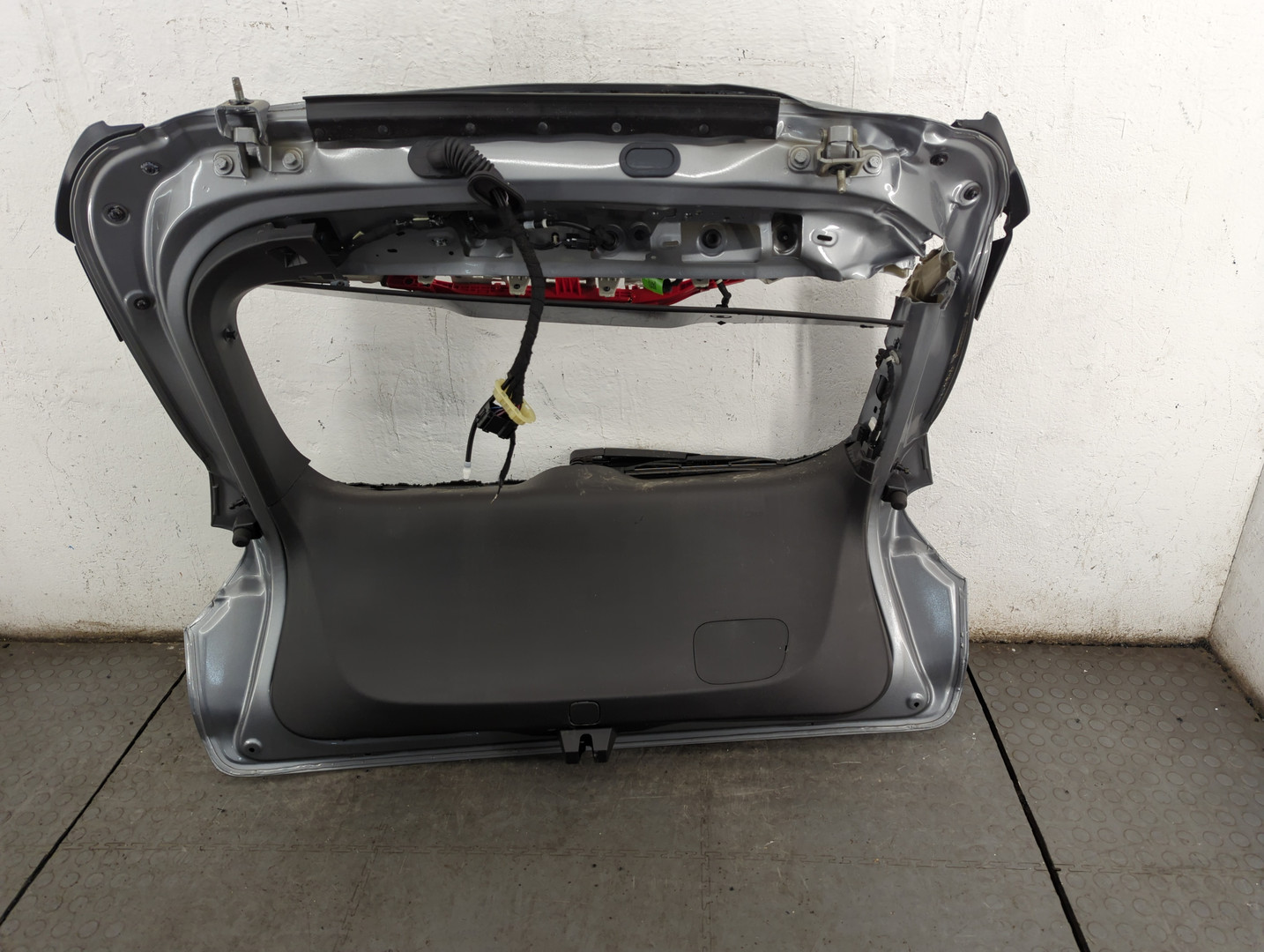 Дверь багажника