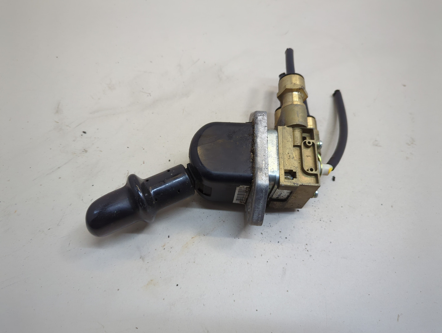 Кран ручного тормоза