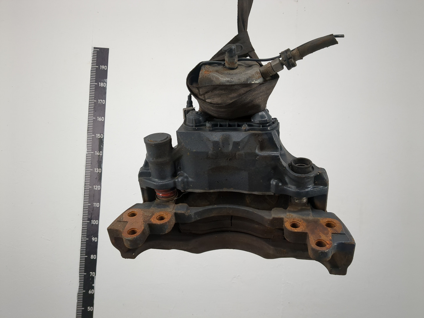 Суппорт задний левый