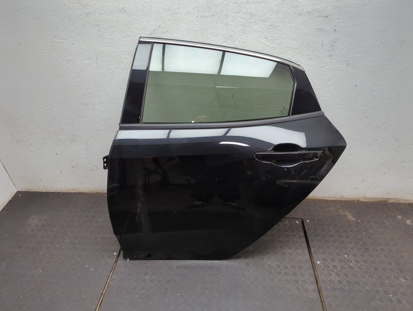 Дверь задняя левая