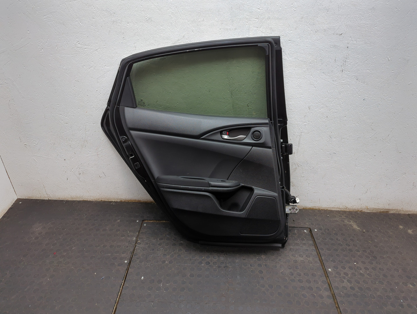 Дверь задняя левая