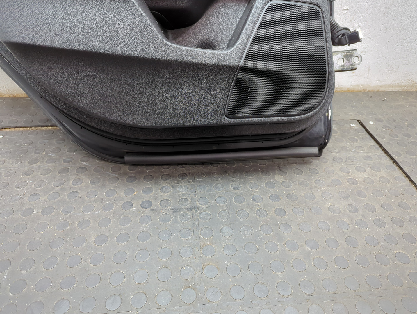 Дверь задняя левая