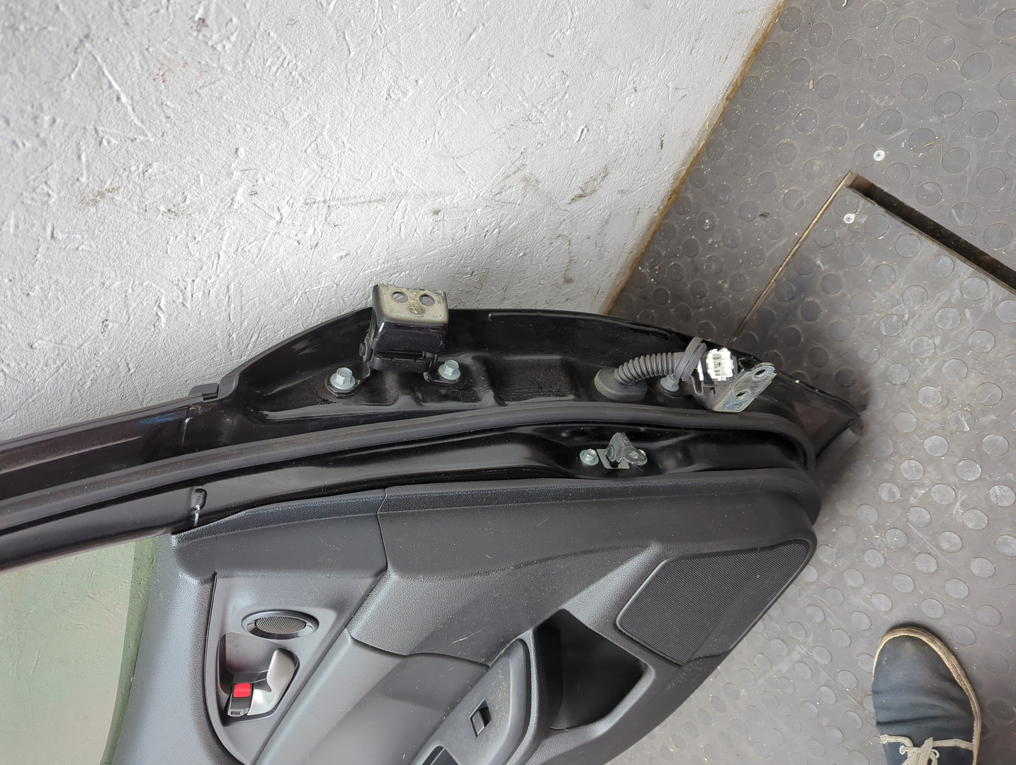 Дверь задняя левая