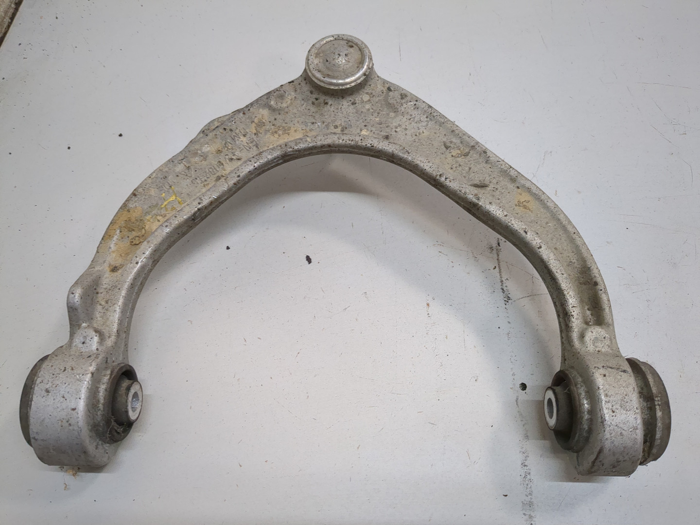 Рычаг передний правый