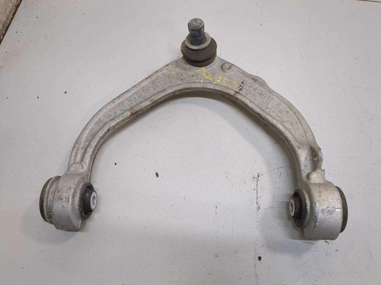 Рычаг передний правый