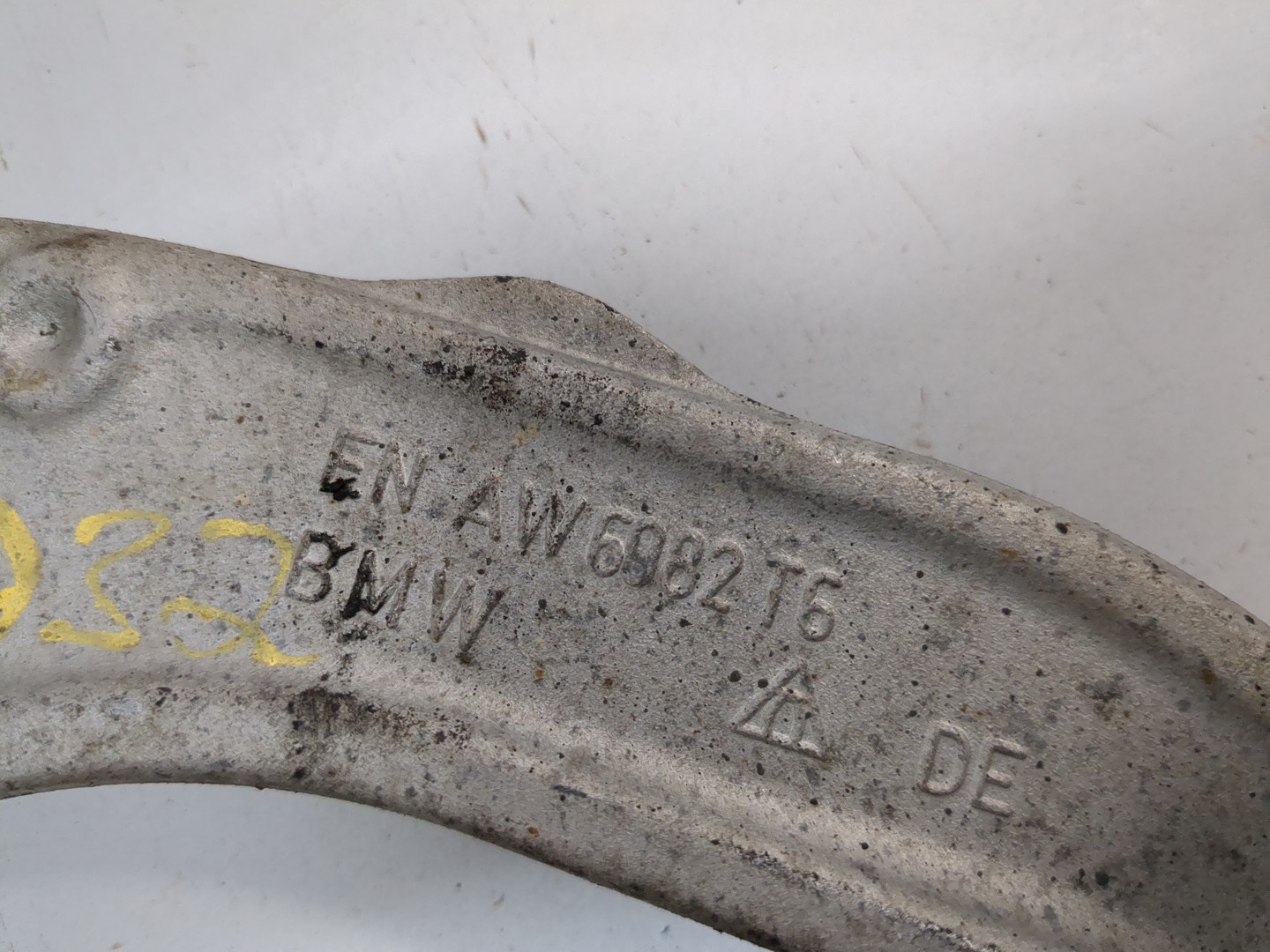 Рычаг передний правый